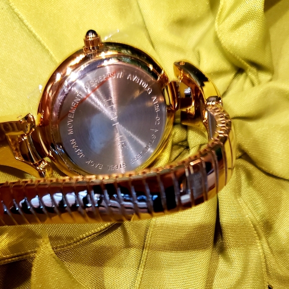 VTG AVON Crystal Accent Quartz Wrist Watch Large Face - NIB - Picture 10 of 12